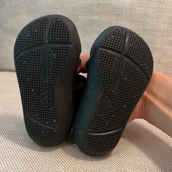 Adidas Superstar Crib sneakers (with extra right shoe) - Picture 6 of 8